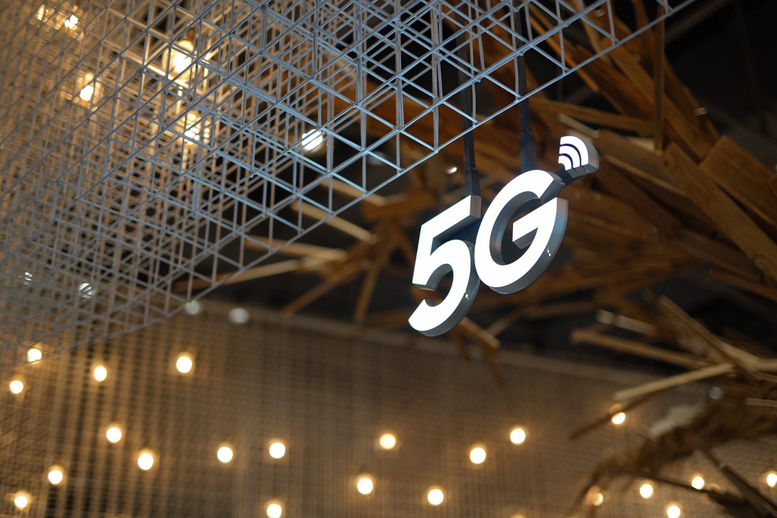 The fastest 5G download speeds and the highest proportion of time connected to 5G services among T-Mobile users in the United States are found in the District of Columbia, as reported by Opensignal.